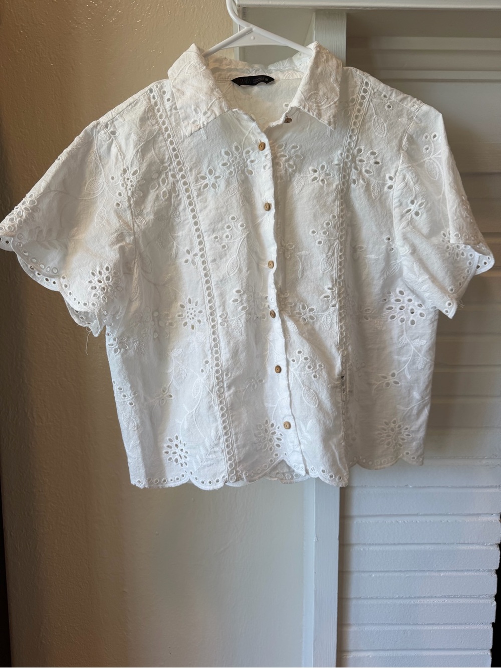Zara White Eyelet Embroidered Button Down Shirt Size M 100% Cotton